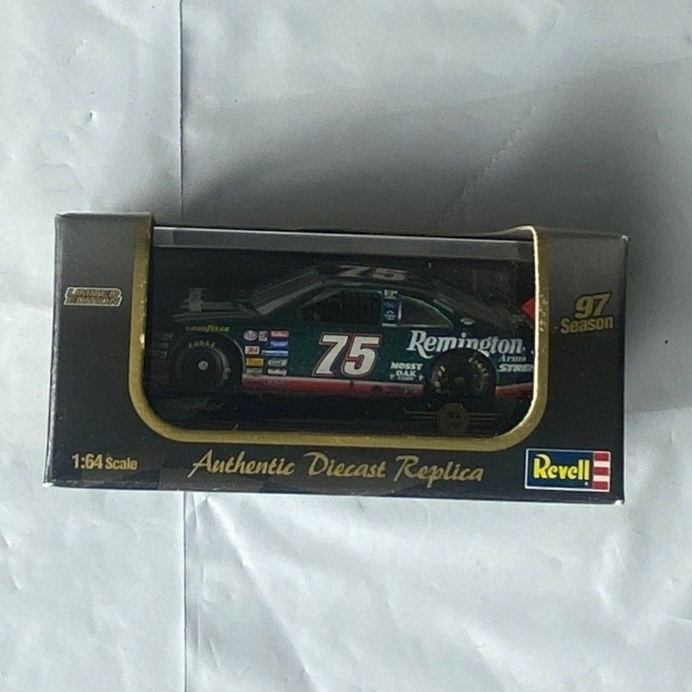 Revell 154 Scale Remington 75 Authentic Diecast Replica 97 Season Race Car